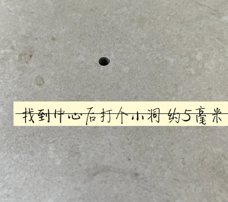 红旗瓷砖空鼓维修公司专业解答在瓷砖铺贴过程中，如果砂料搅拌不均匀，将会带来以下问题