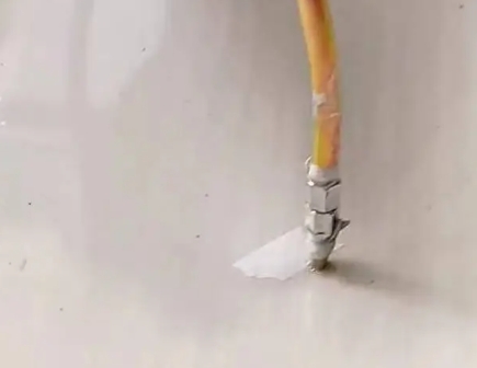 红旗瓷砖空鼓维修公司专业解答在瓷砖铺贴过程中，如果使用的砂料过粗（如全部使用了粗砂），可能会导致以下问题